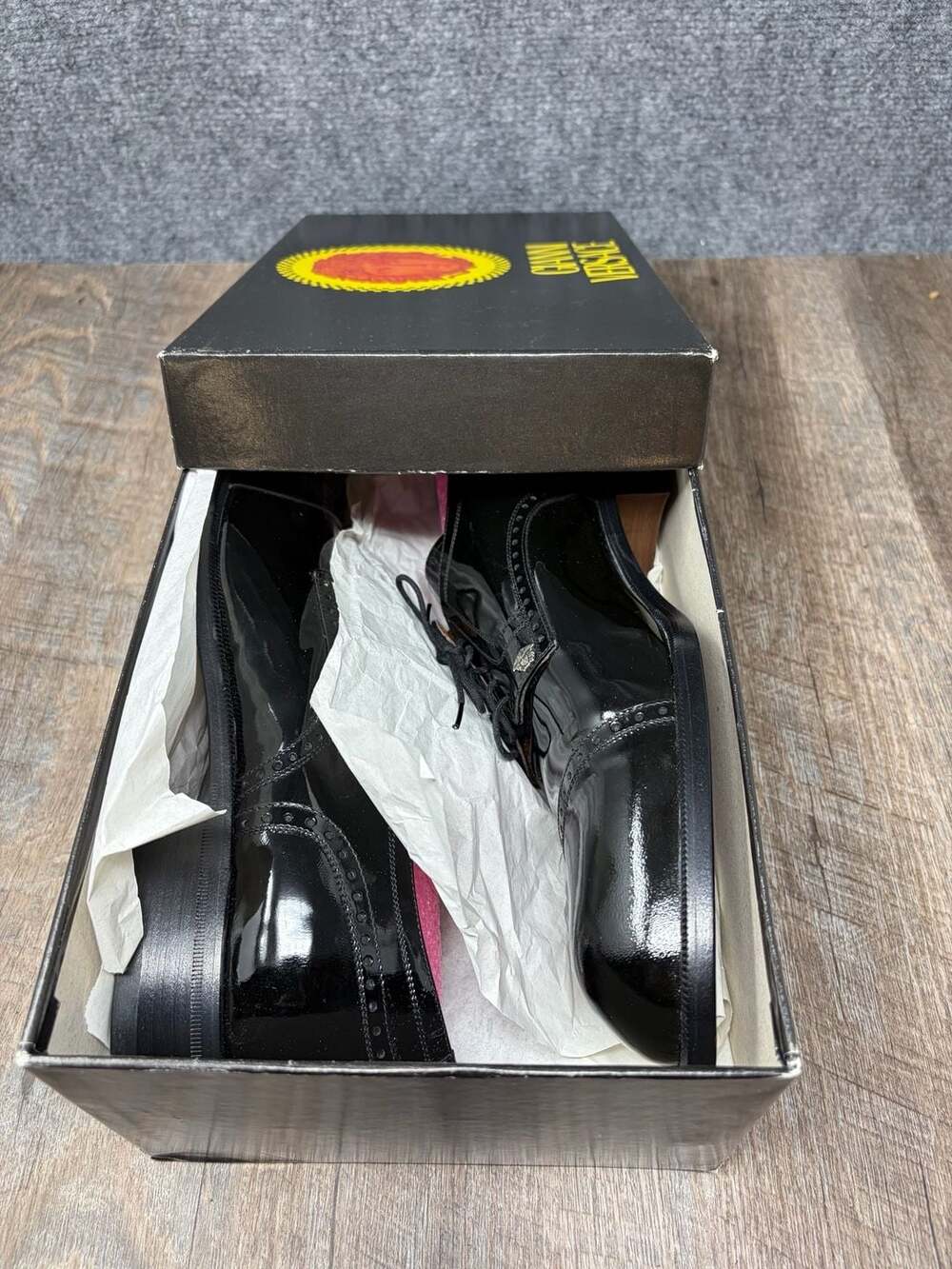Vintage New Versace Men's 9 Blk Patent Leather Medusa Brogue Oxford Shoes W/Box - Picture 16 of 16